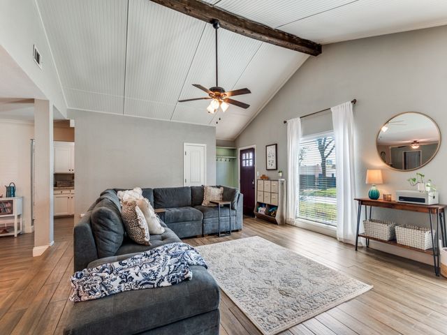 716 Thousand Oaks Drive, Hurst, TX 76054