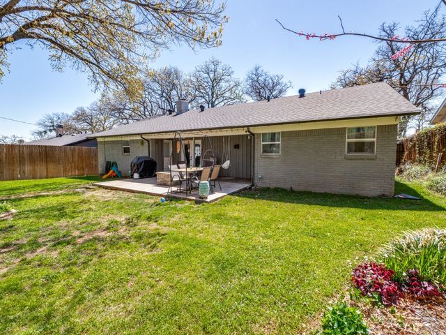 716 Thousand Oaks Drive, Hurst, TX 76054