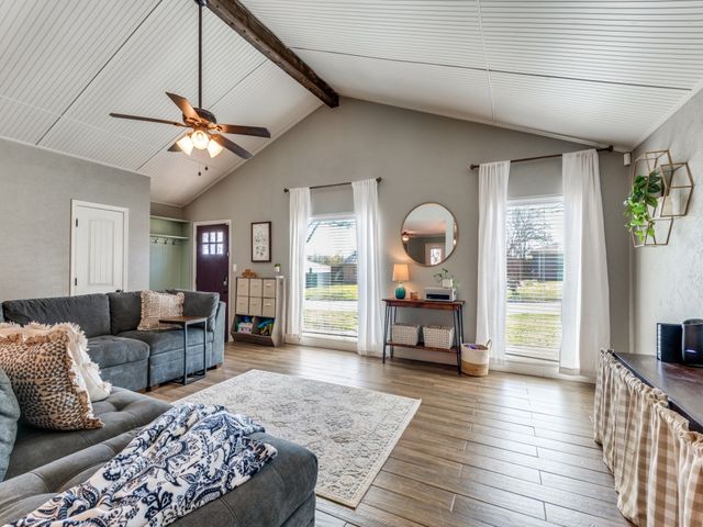 716 Thousand Oaks Drive, Hurst, TX 76054