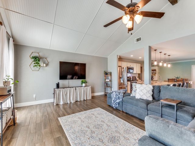 716 Thousand Oaks Drive, Hurst, TX 76054