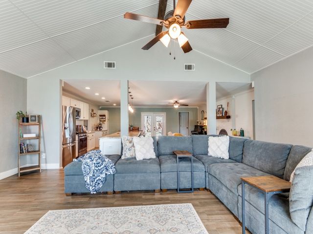 716 Thousand Oaks Drive, Hurst, TX 76054