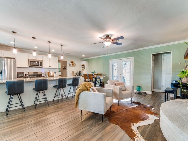 716 Thousand Oaks Drive, Hurst, TX 76054