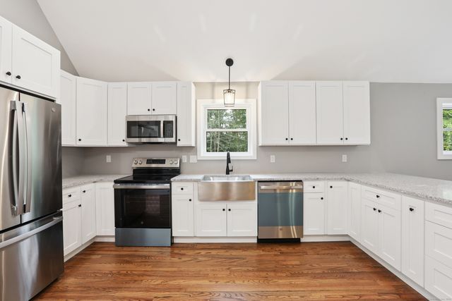 69 Punkup Road, Oxford, CT 06478