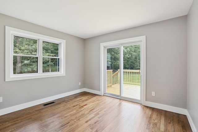 69 Punkup Road, Oxford, CT 06478