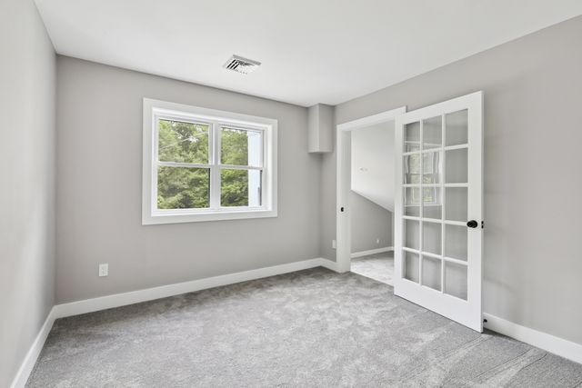 69 Punkup Road, Oxford, CT 06478