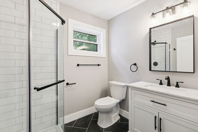 69 Punkup Road, Oxford, CT 06478