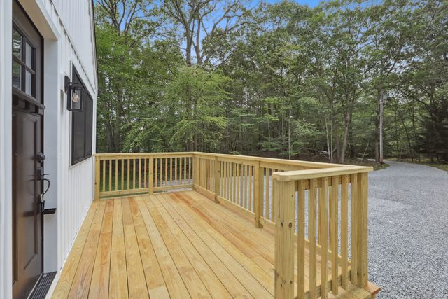 69 Punkup Road, Oxford, CT 06478
