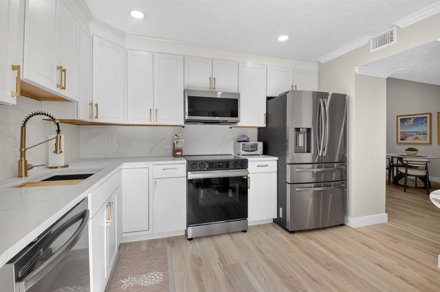 7455 Glendevon Lane 206, Delray Beach, FL 33446