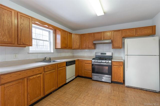 23 Alexander Drive, Washingtonville, NY 10992