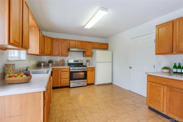 23 Alexander Drive, Washingtonville, NY 10992