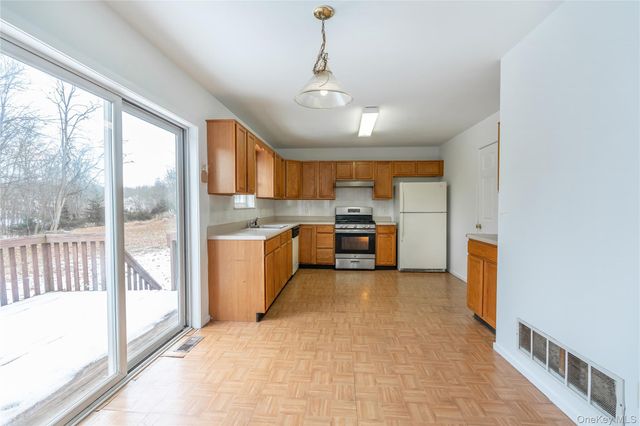 23 Alexander Drive, Washingtonville, NY 10992