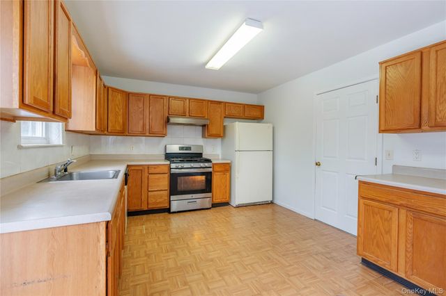 23 Alexander Drive, Washingtonville, NY 10992