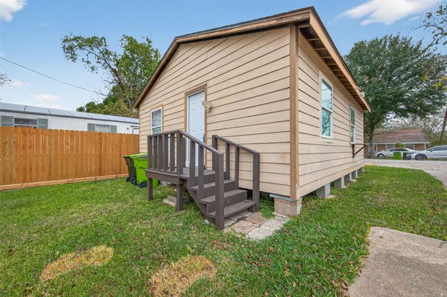 709 Center Street, Richmond, TX 77469