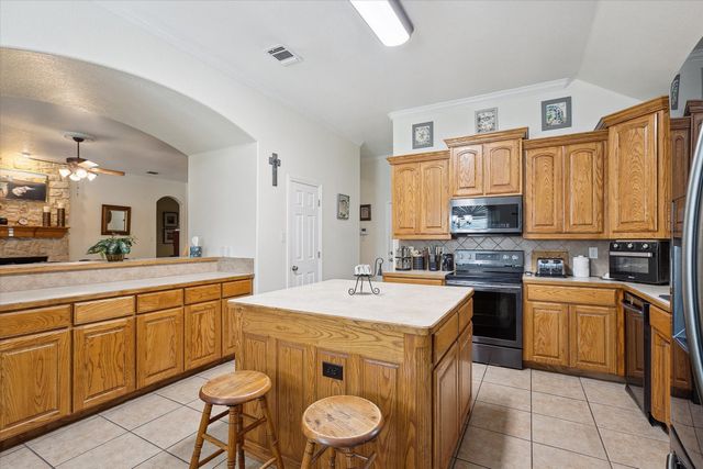 568 Willowview Drive, Saginaw, TX 76179