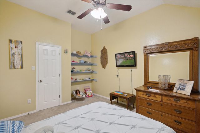 568 Willowview Drive, Saginaw, TX 76179