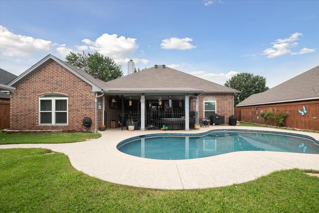 568 Willowview Drive, Saginaw, TX 76179