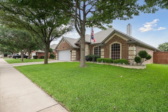 568 Willowview Drive, Saginaw, TX 76179