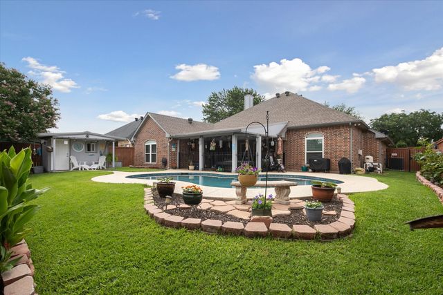 568 Willowview Drive, Saginaw, TX 76179