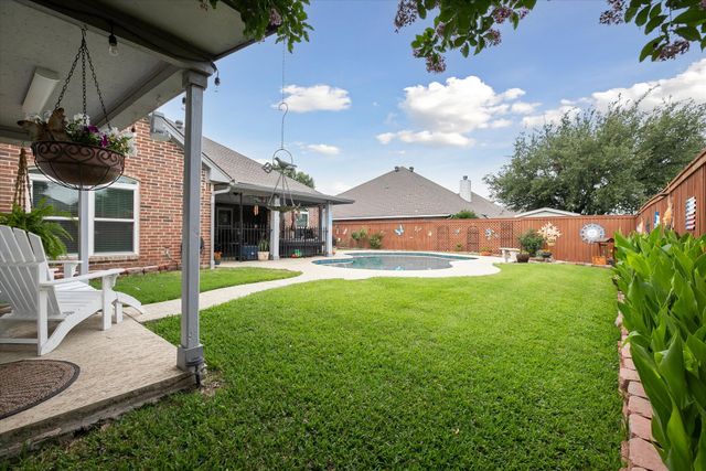 568 Willowview Drive, Saginaw, TX 76179