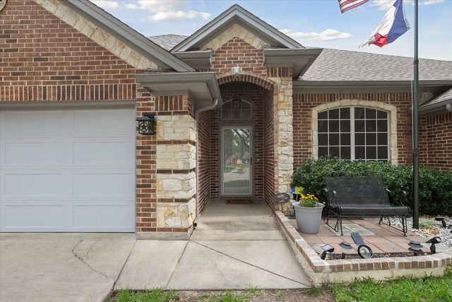 568 Willowview Drive, Saginaw, TX 76179