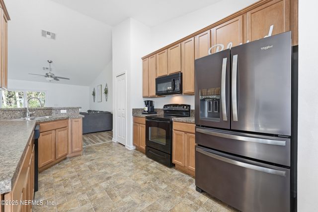 131 N TWIN MAPLE Road, St. Augustine, FL 32084