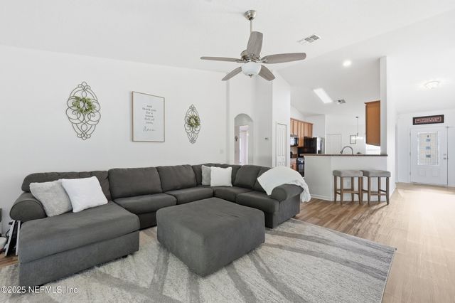 131 N TWIN MAPLE Road, St. Augustine, FL 32084