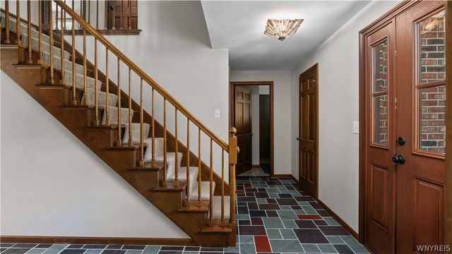 55 Tanglewood Drive West, Orchard Park, NY 14127