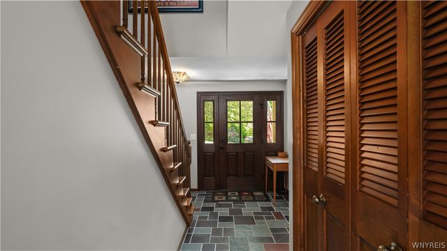 55 Tanglewood Drive West, Orchard Park, NY 14127