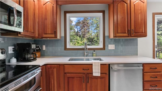 55 Tanglewood Drive West, Orchard Park, NY 14127