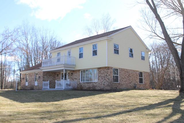 N67W30777 Swallow LANE, Hartland, WI 53029