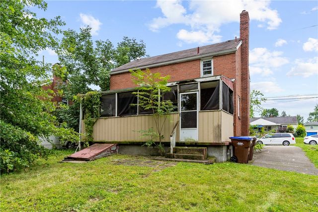 1099 George St, Sharon, PA 16146