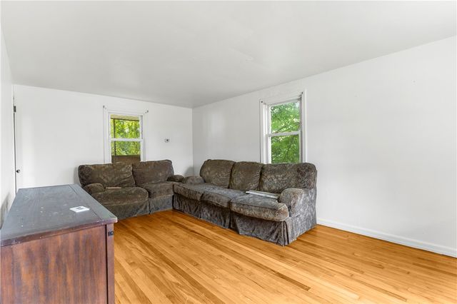 1099 George St, Sharon, PA 16146