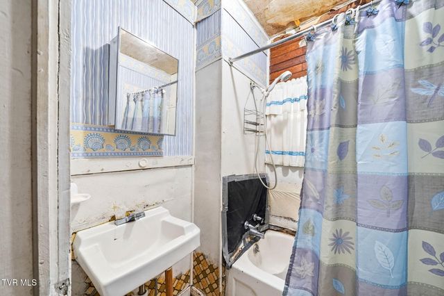 220 North Reece Avenue, Mountain City, TN 37683
