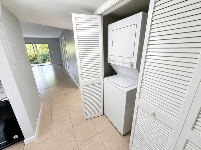 4321 NW 9th Avenue 204, Deerfield Beach, FL 33064