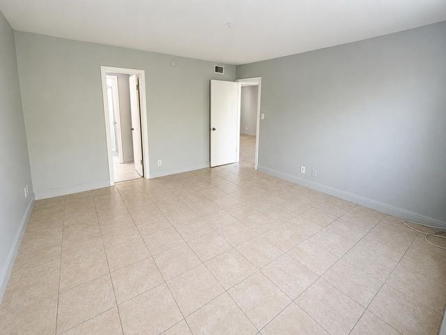 4321 NW 9th Avenue 204, Deerfield Beach, FL 33064