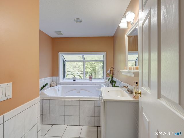 199 Grindle Brook Road, Glastonbury, CT 06073