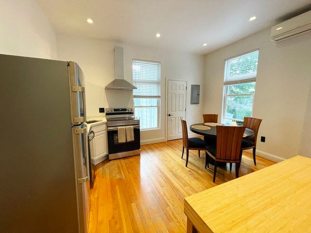 26 Clifford St 1, Boston, MA 02119