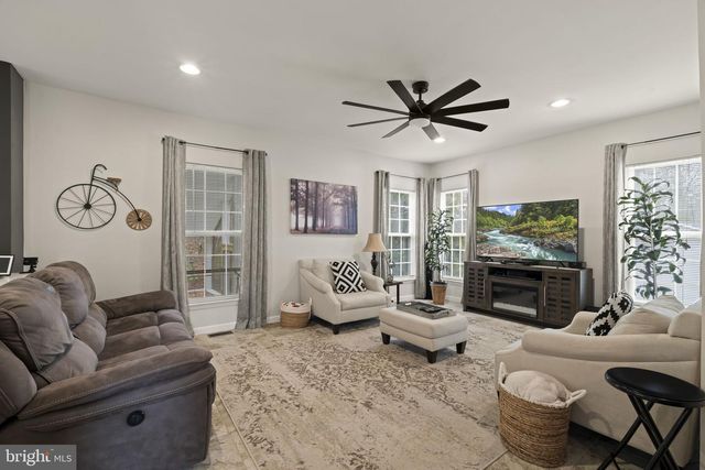 42 CRANBERRY DR, Mays Landing, NJ 08330