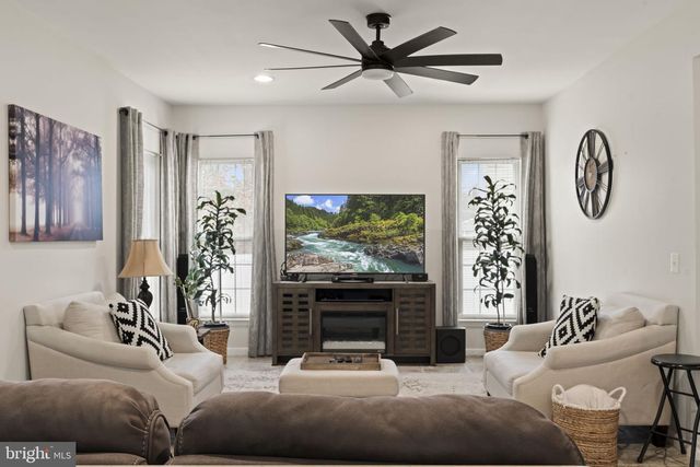 42 CRANBERRY DR, Mays Landing, NJ 08330