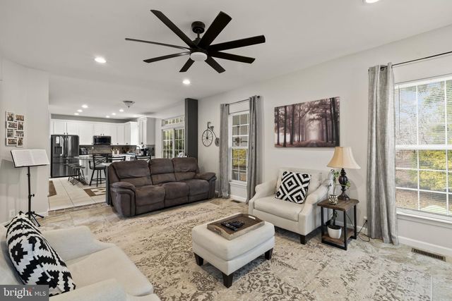 42 CRANBERRY DR, Mays Landing, NJ 08330