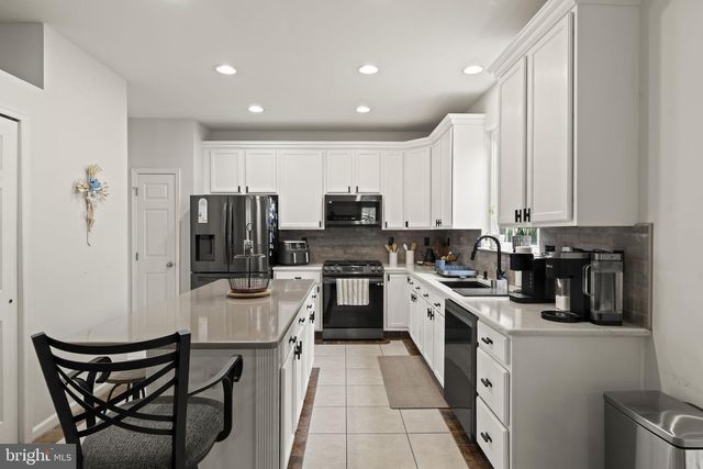 42 CRANBERRY DR, Mays Landing, NJ 08330