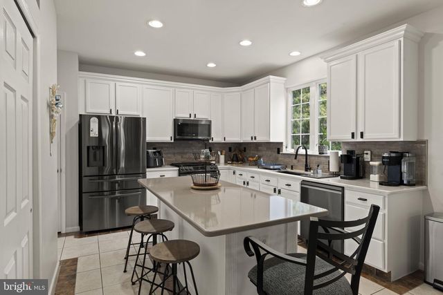 42 CRANBERRY DR, Mays Landing, NJ 08330