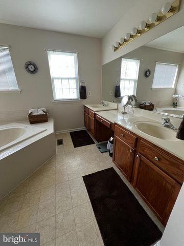 42 CRANBERRY DR, Mays Landing, NJ 08330