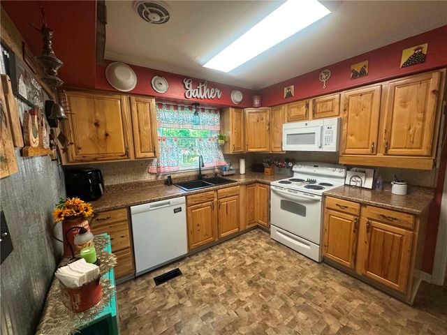 101 Crest Drive, Excelsior Springs, MO 64024