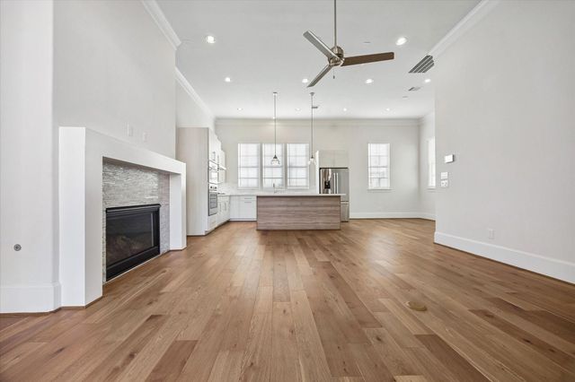 9663 Kings Cross Station, Houston, TX 77045