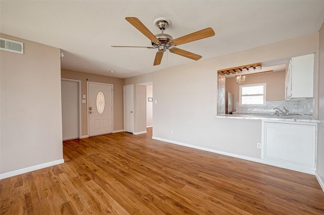 10 Mariner Village Drive, Pasadena, TX 77586