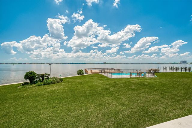 10 Mariner Village Drive, Pasadena, TX 77586