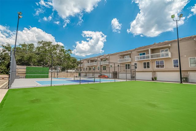 10 Mariner Village Drive, Pasadena, TX 77586