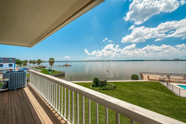 10 Mariner Village Drive, Pasadena, TX 77586