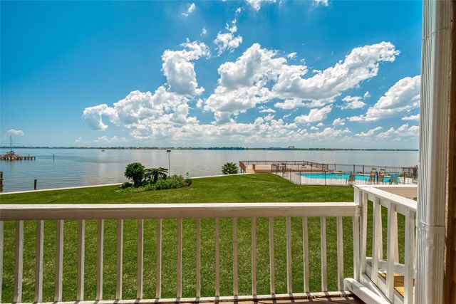 10 Mariner Village Drive, Pasadena, TX 77586
